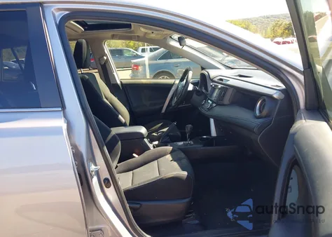 2018 Toyota Rav4 Xle z USA, uszkodzony, nr VIN JTMRFREVXJD234591